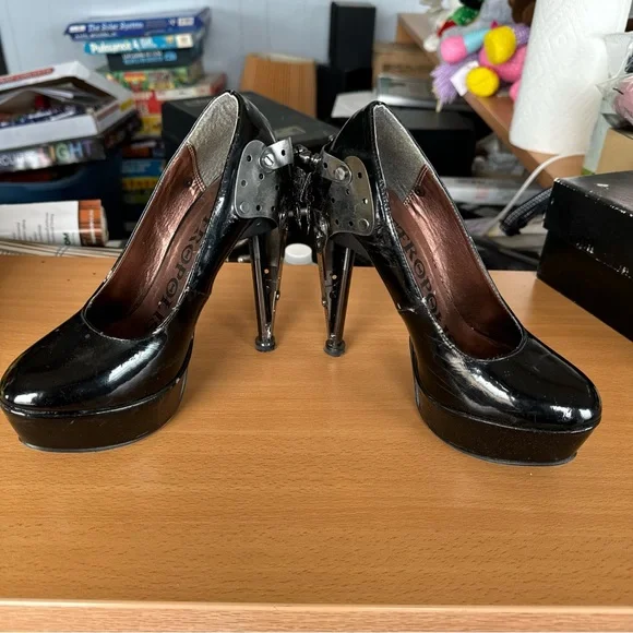 Metropolis Shoes - Picture 6 of 13